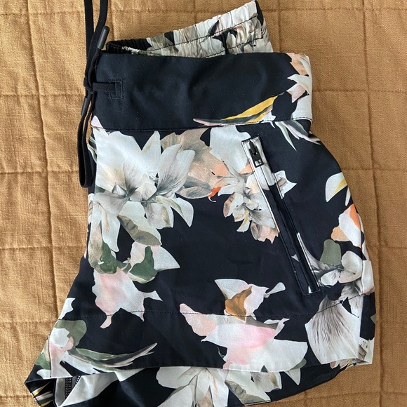 Athleta athletic shorts - Picture 4 of 4